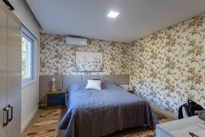 Image 9 - 893104