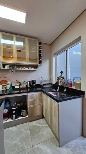 Image 6 - 893106