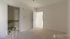 Image 4 - 893112