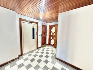 Image 19 - 893131