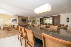 Image 38 - 893142