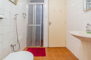 Image 9 - 893195