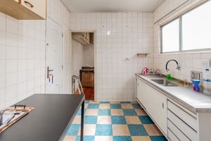 Image 17 - 893195