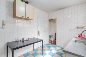 Image 18 - 893195