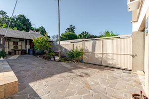 Image 22 - 893209