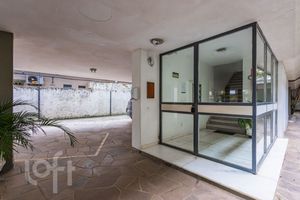 Image 18 - 893286