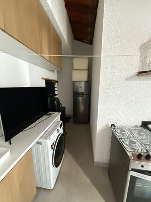 Image 3 - 893297