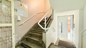 Image 16 - 893316