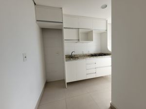 Image 4 - 893322