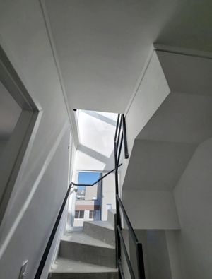 Image 3 - 893325