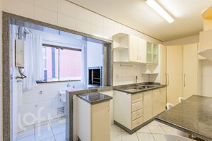 Image 4 - 893326