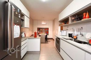 Image 38 - 893332