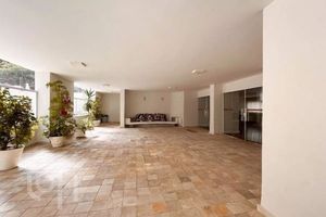 Image 19 - 893332