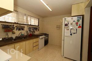 Image 18 - 893335
