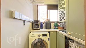 Image 4 - 893346