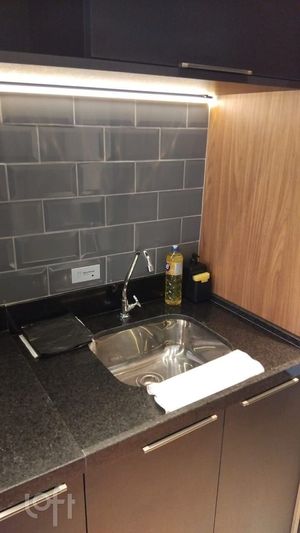 Image 8 - 893348