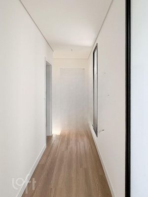 Image 28 - 893352