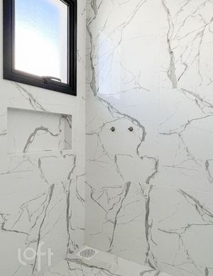 Image 21 - 893352