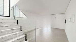 Image 12 - 893352