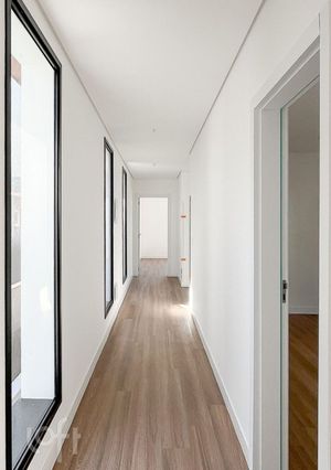 Image 22 - 893352