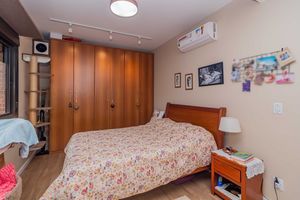 Image 11 - 893373