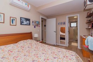 Image 12 - 893373