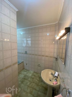 Image 4 - 893385
