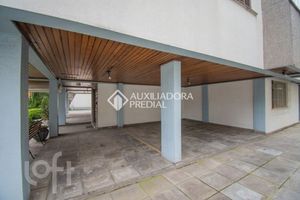 Image 17 - 893385