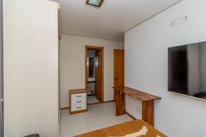 Image 10 - 893409