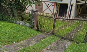 Image 8 - 893578