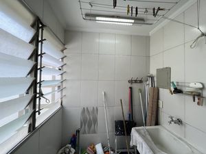 Image 8 - 893584
