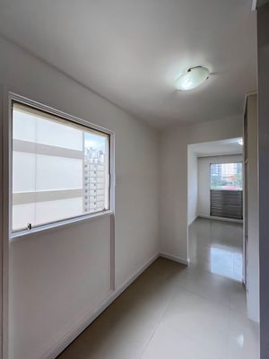 Image 19 - 893584