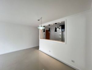 Image 3 - 893584