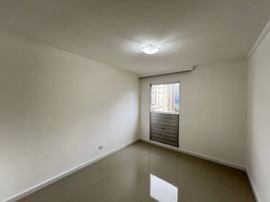 Image 22 - 893584