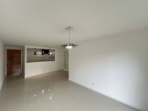 Image 15 - 893584