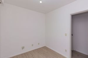 Image 12 - 893616