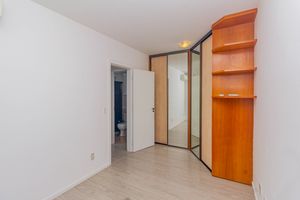 Image 18 - 893616