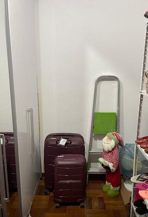 Image 19 - 893648