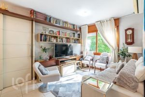 Image 4 - 893649