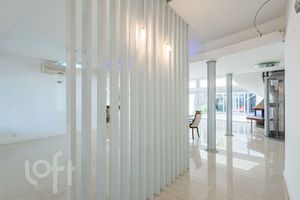 Image 1 - 893651