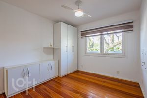 Image 18 - 893651