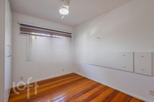 Image 16 - 893651