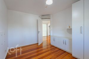 Image 19 - 893651