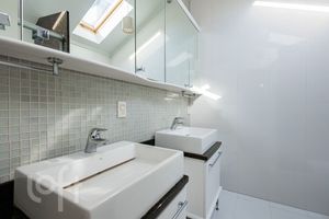Image 13 - 893651
