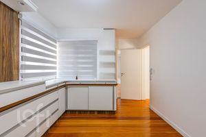 Image 22 - 893651