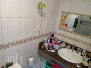 Image 25 - 893655