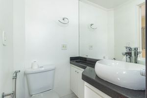 Image 11 - 893657