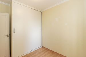 Image 17 - 893657