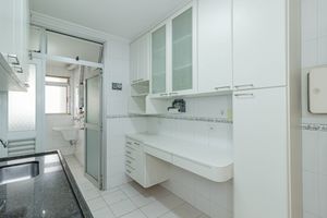 Image 29 - 893657