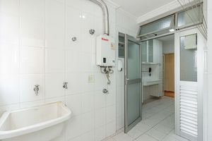 Image 32 - 893657